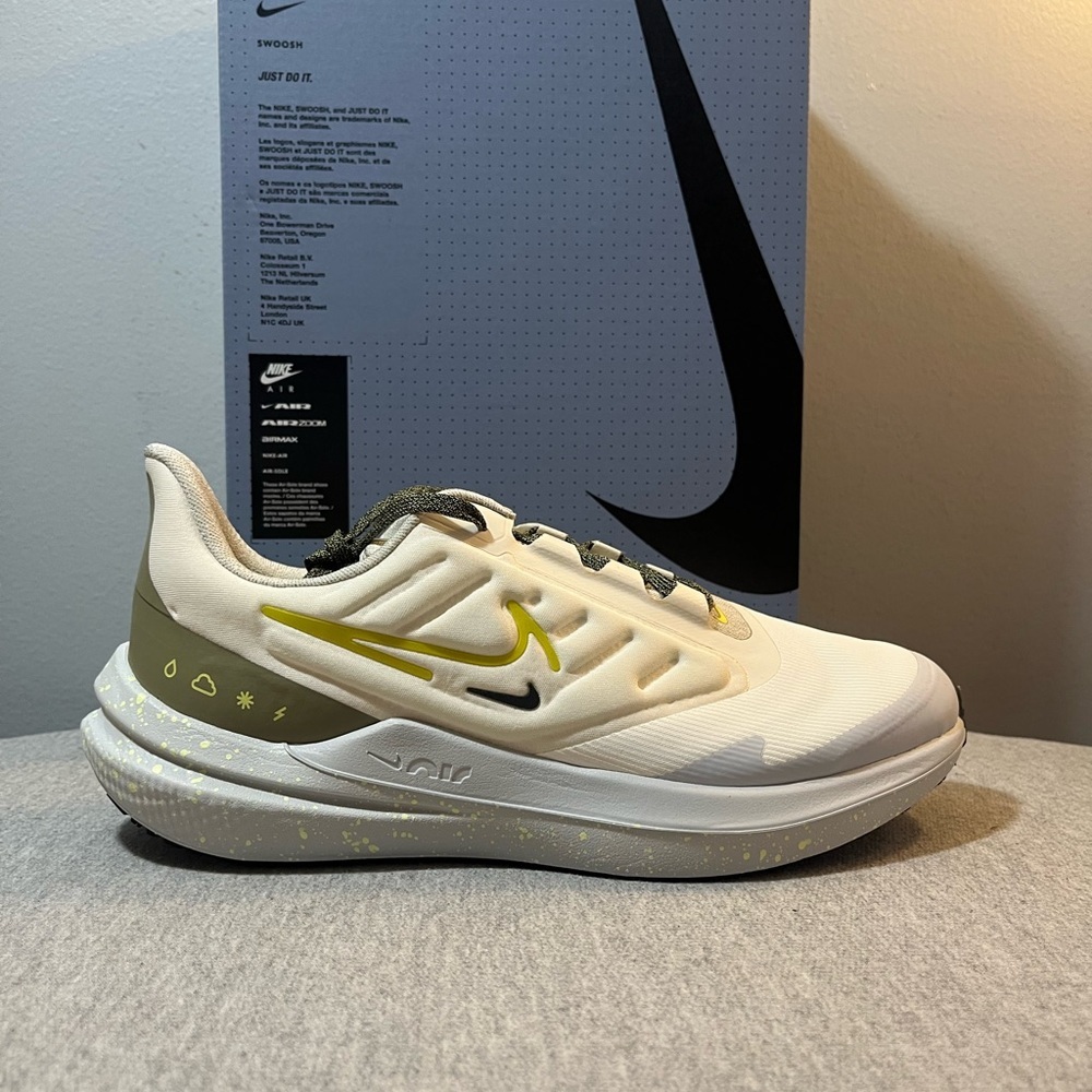 Nike Air Winflo Shield Volt Storm-Tread Running Women's Shoe Size 9 DM1104-100​